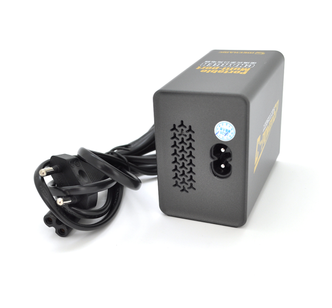 Зарядна станція з цифровою індикацією MECHANIC C-Power 6P, 2*USB-A, 2*QC3.0-5В3А,9В2A,12В1.5А, 2*PD3.1-(5В / 9В / 12В / 15В)3А,20В2,2,220В / 90Вт.150*100*50мм