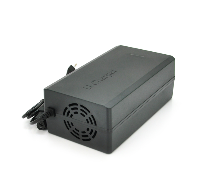 Зарядний пристрій для акумуляторів Li-ion 72V8A(84V),20S,штекер Triangle plug (T-tipe / IEC / C13 N+L-) ,з індикацією,BOX