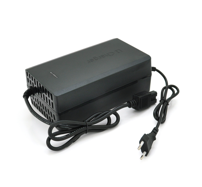 Зарядний пристрій для акумуляторів Li-ion 72V8A(84V),20S,штекер Triangle plug (T-tipe / IEC / C13 N+L-) ,з індикацією,BOX