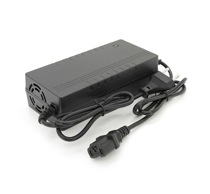 Зарядний пристрій акумуляторів Li-ion 16.8V, 5A, , роз'єм Triangle plug (T-tipe / IEC / C13 N+L-), LED-індикація